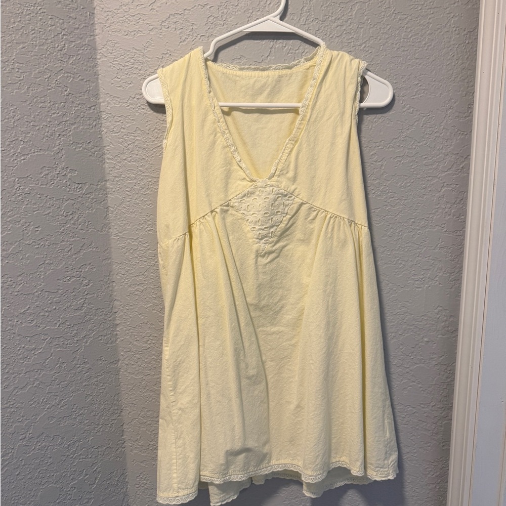 Soft Yellow Sleeveless V-Neck Tunic Top